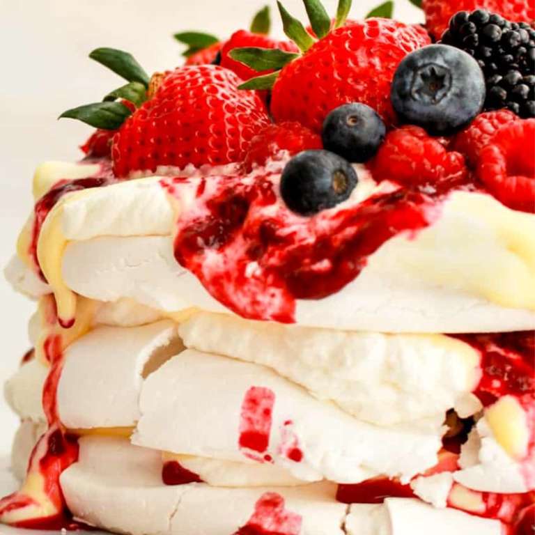 Desserts that start with P - Pavlova